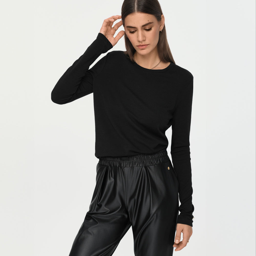 DELCORSO MERINO Sweater black, ELESSA Pants balck