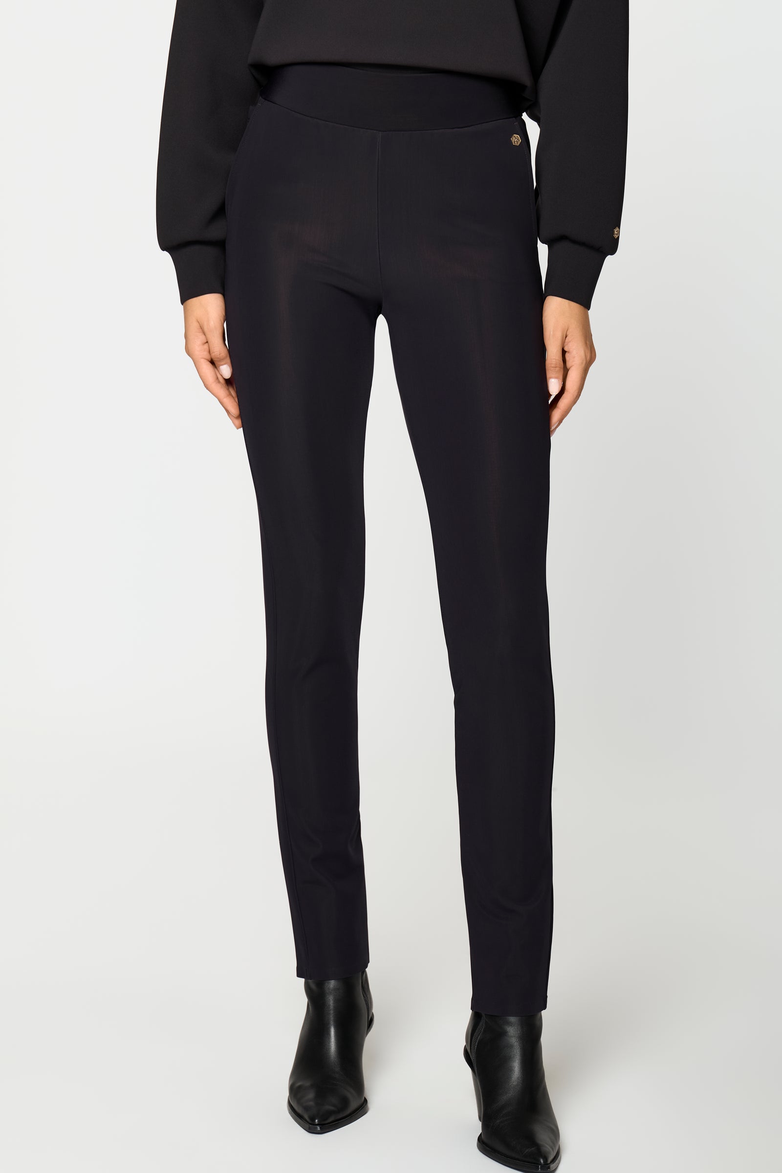 WINDBLOCKER Stretch Pants black