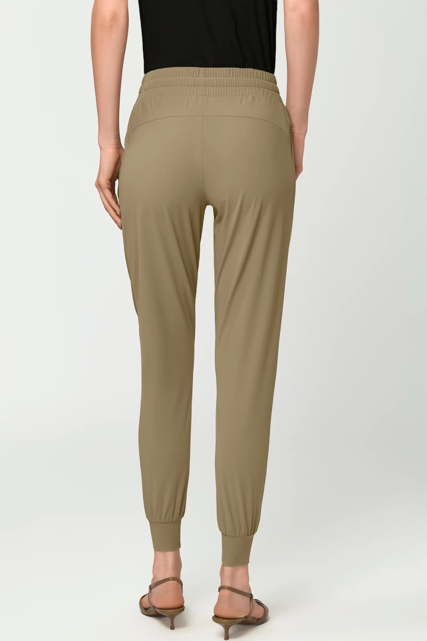 LUXE LÉGER Track Pants oliva