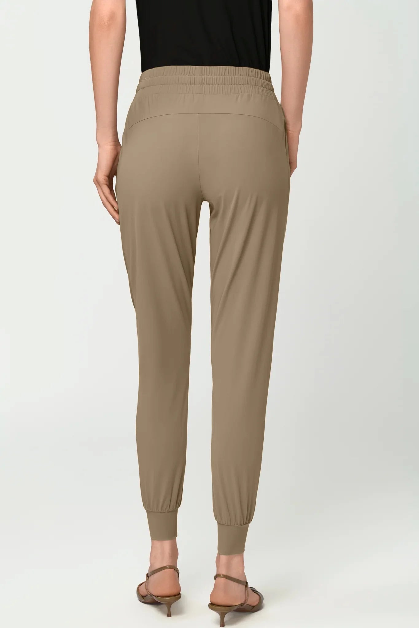 LUXE LÉGER Track Pants oliva