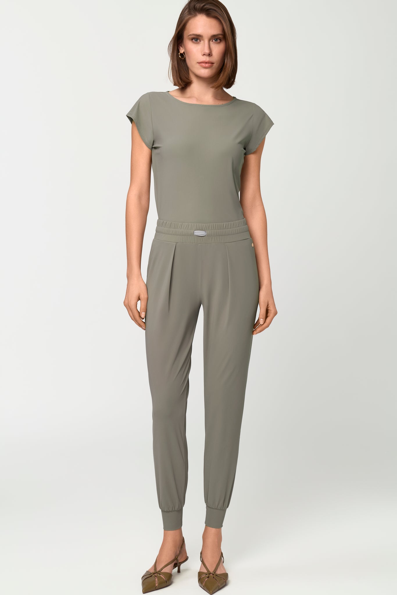 LUXE LÉGER Track Pants mira