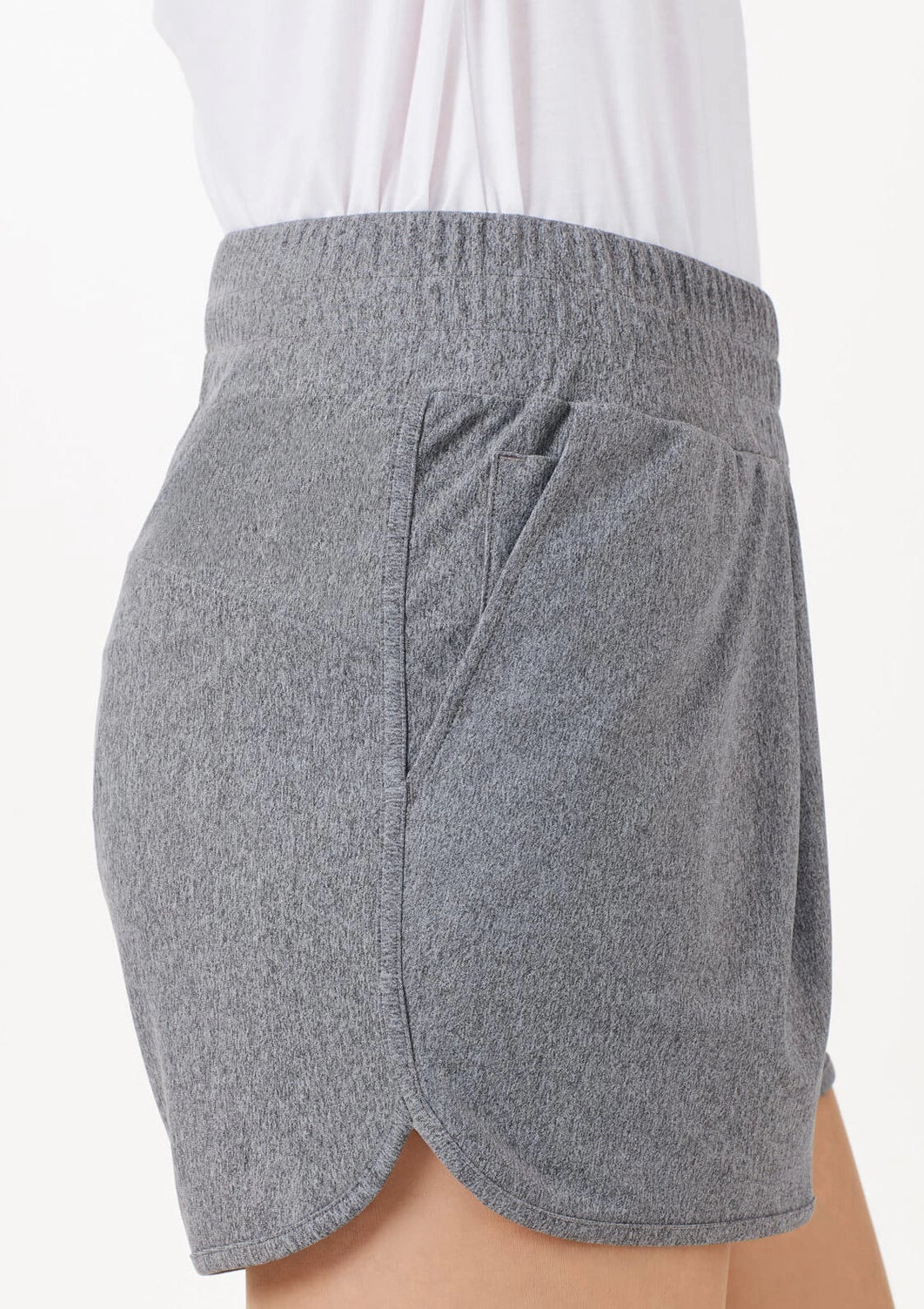 LUXE LÉGER Shorts silky grey