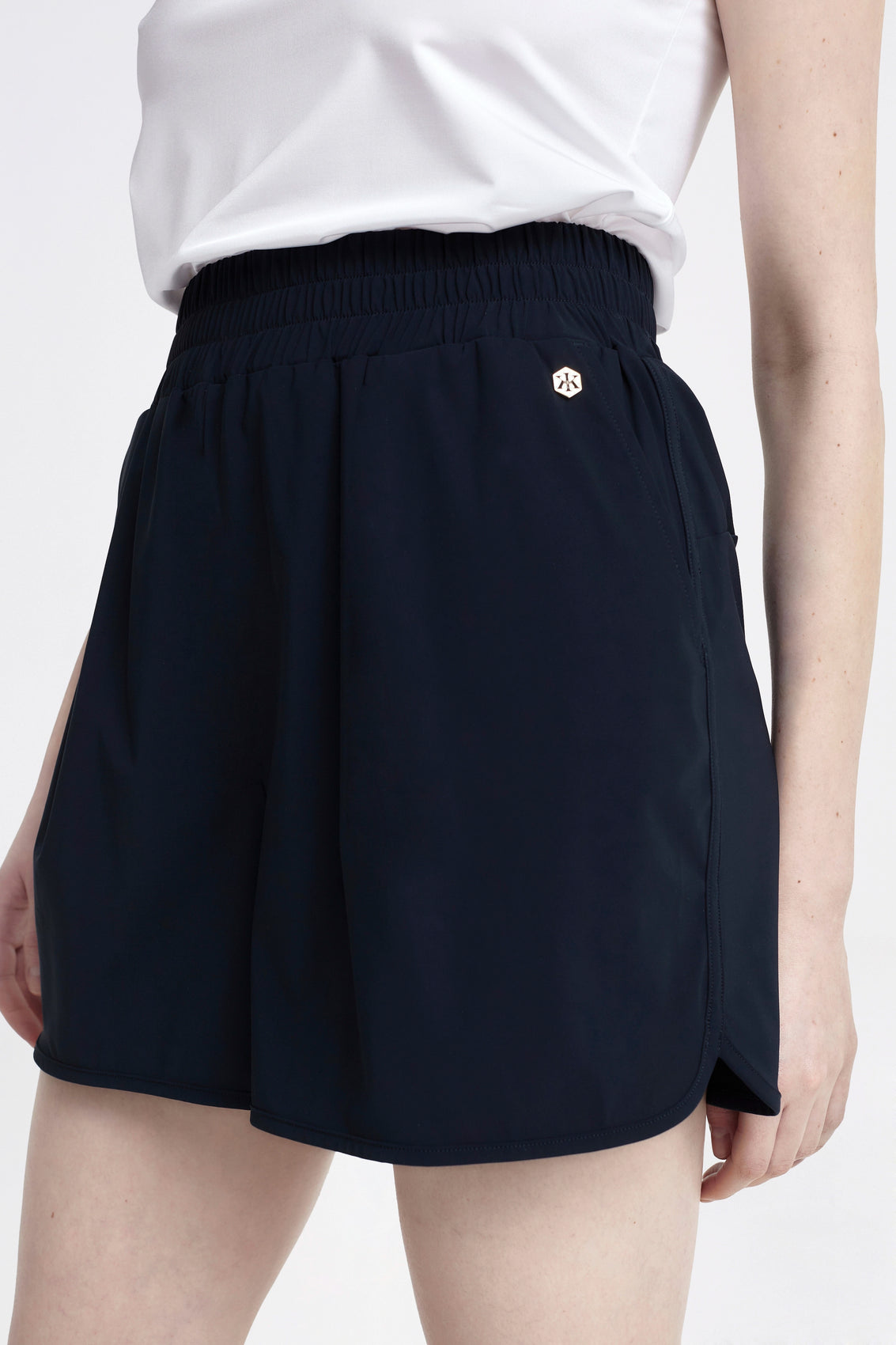 LUXE LÉGER Shorts deep navy