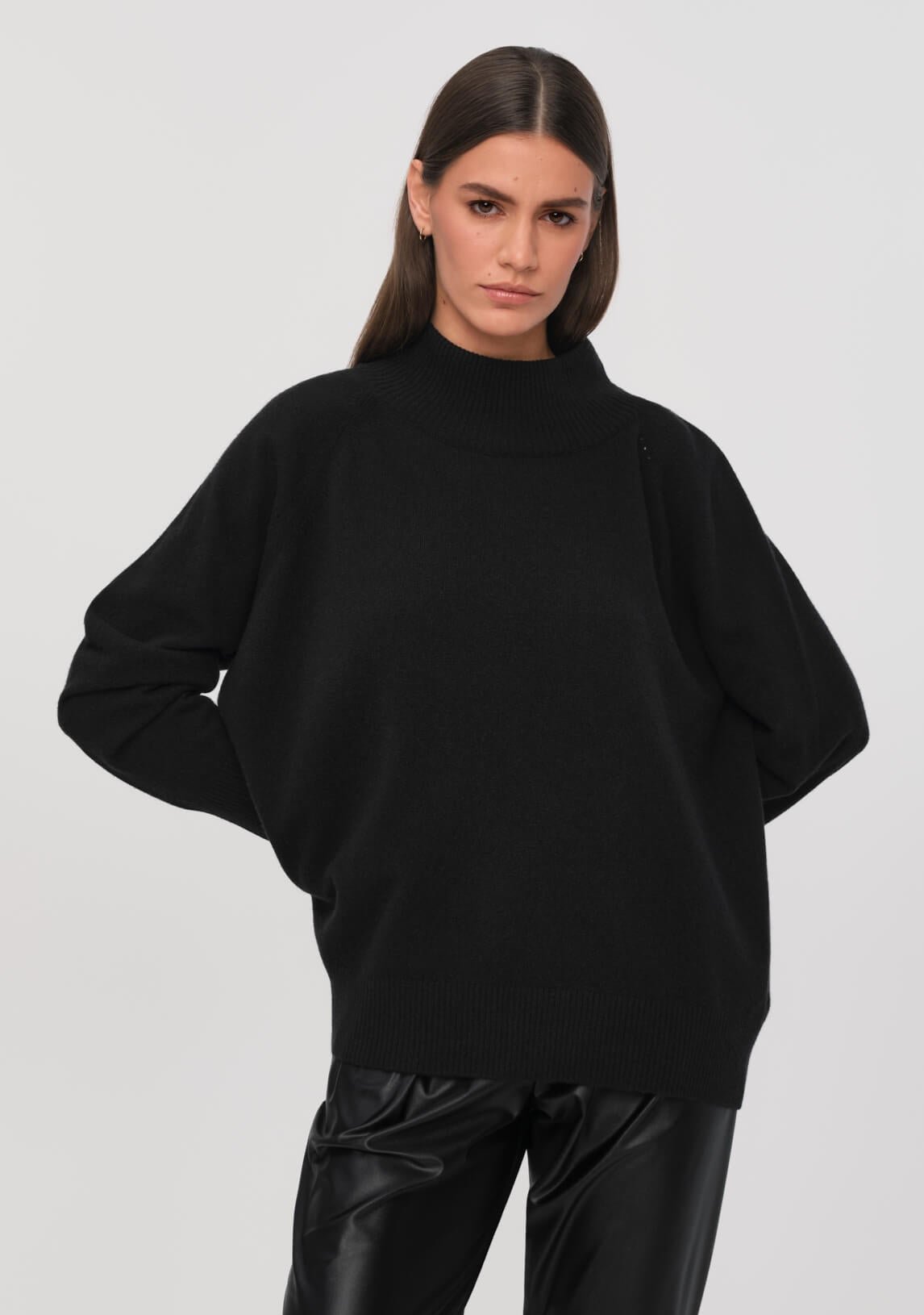 MOIRAI Sweater black