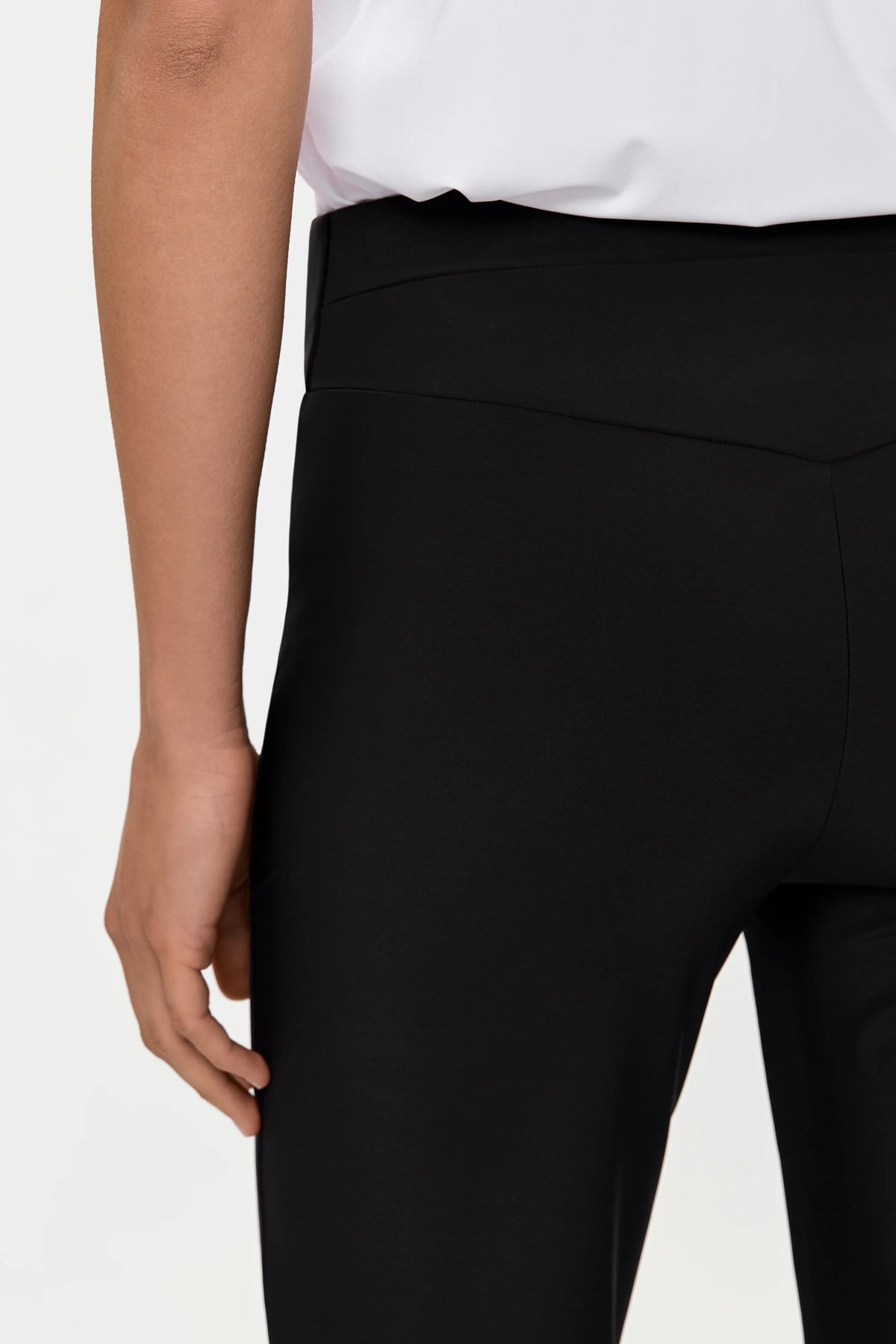LARIX Pants black